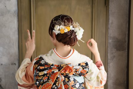 成人では定番のカールシニヨン！